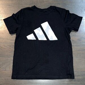 Boys Adidas Black Pebble Camo Logo Tee Size S